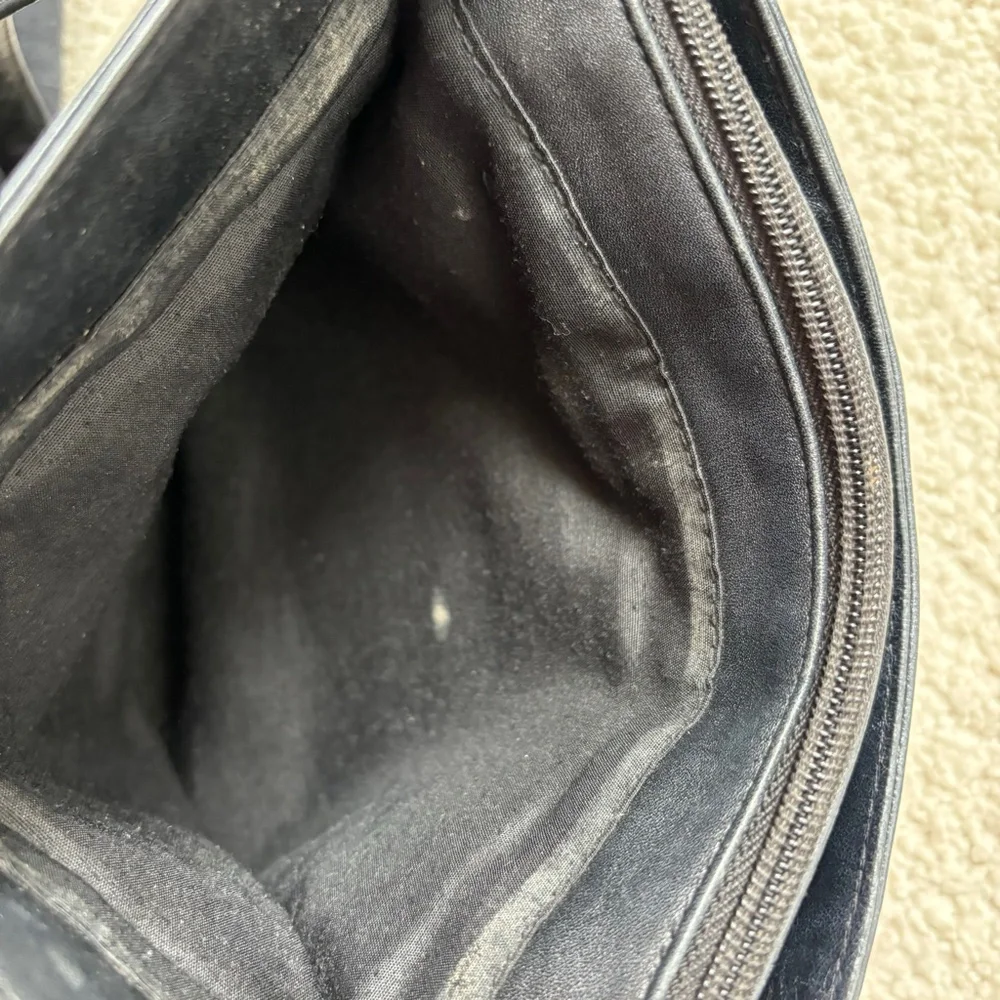 Vintage Navy leather Etienne Aigner adjustable shoulder bag